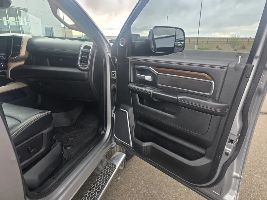 2022 RAM 3500 Laramie | Photo 16 of 28