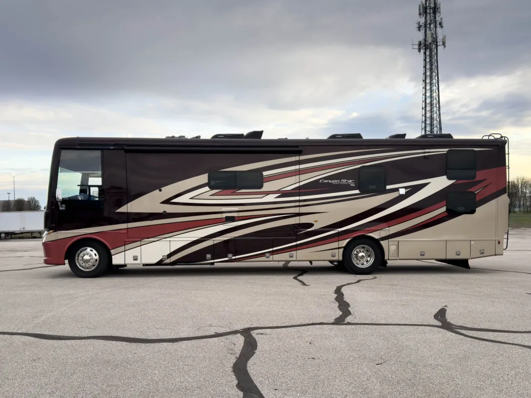 2022 Newmar Canyon Star 3927 