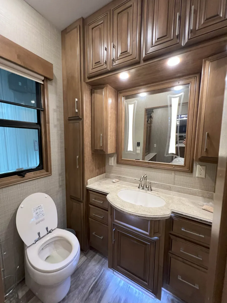 2019 DRV Mobile Suites 44 Nashville | Photo 24 of 26