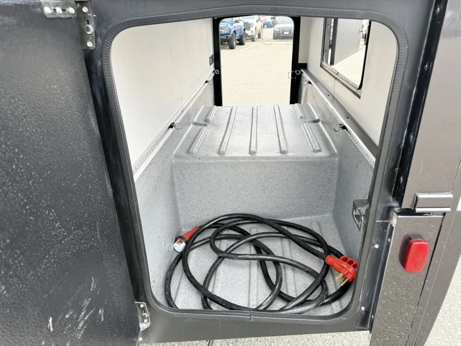 2024 Dynamax Isata 28SS | Photo 23 of 24