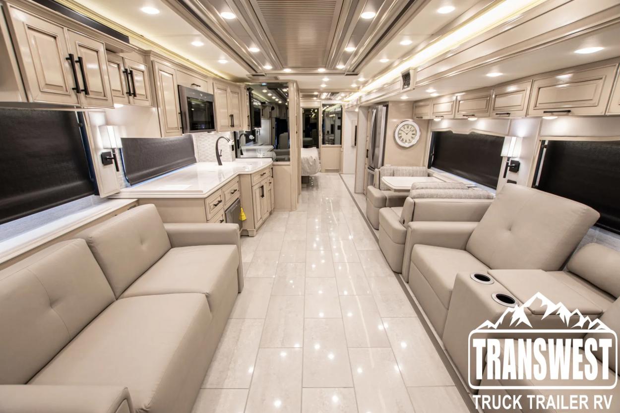 2024 Newmar London Aire 4551 | Photo 2 of 46