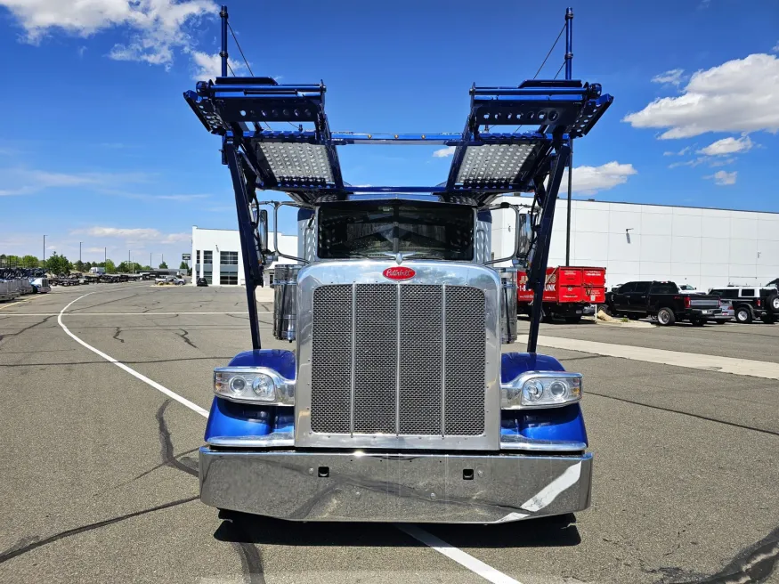2023 Peterbilt 389 | Photo 2 of 34