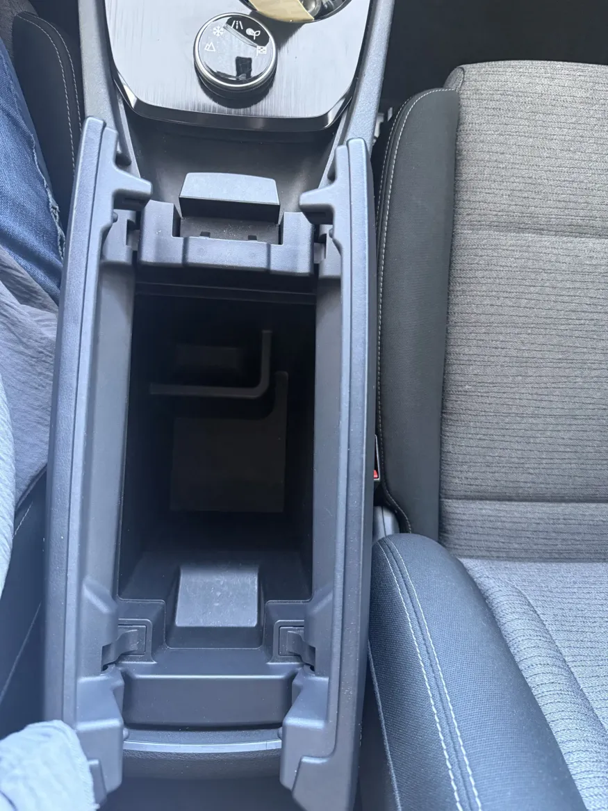 2023 Nissan Rogue SV | Photo 17 of 19