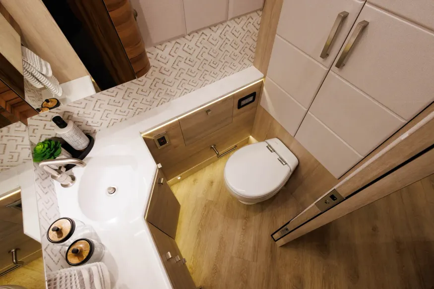 2026 Emerald Luxury Coaches Prevost H3-45 Quad Slide | Photo 10 of 34