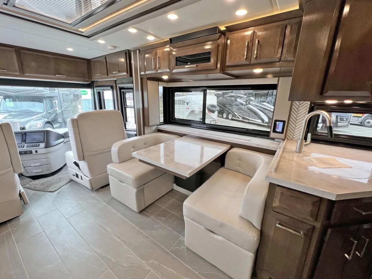 2023 Newmar New Aire 3543 | Photo 7 of 41