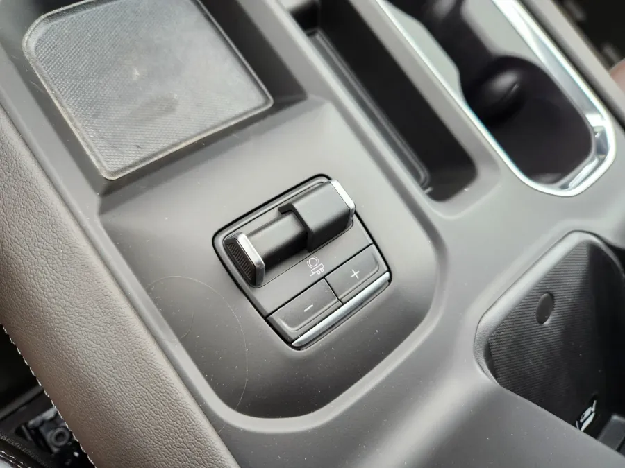 2026 GMC Sierra 3500HD Denali | Photo 26 of 30