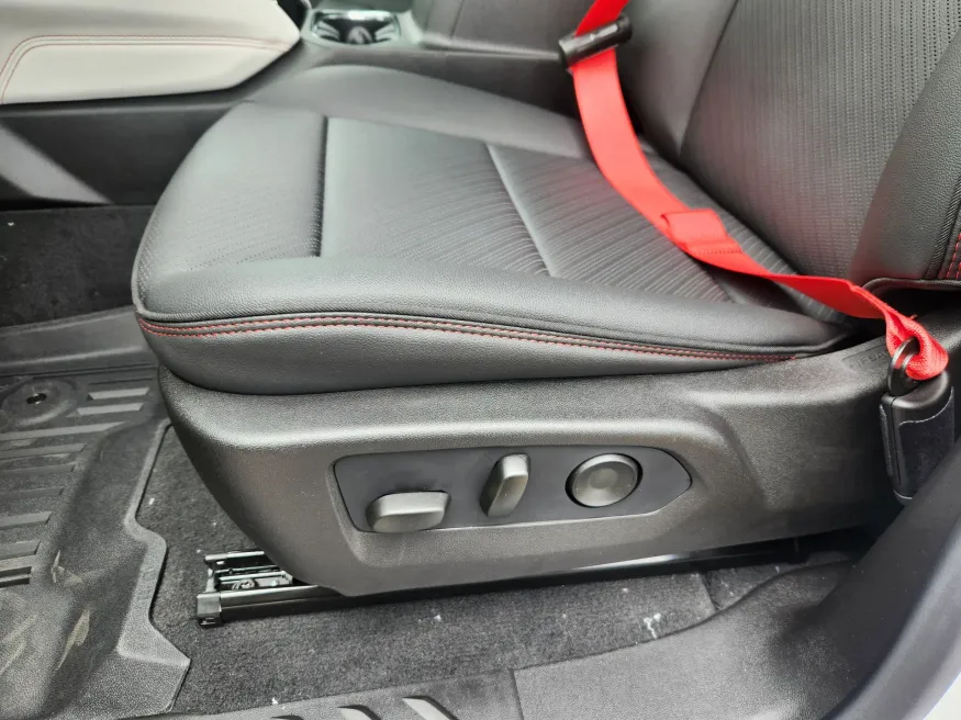 2026 GMC Canyon 4WD AT4X | Photo 9 of 29