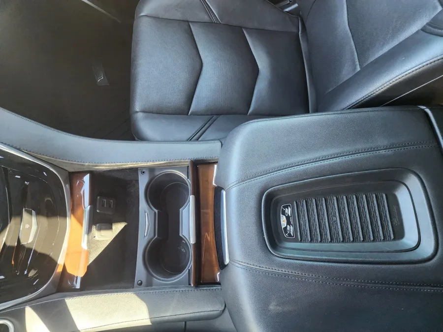 2019 Cadillac Escalade Luxury | Photo 27 of 33