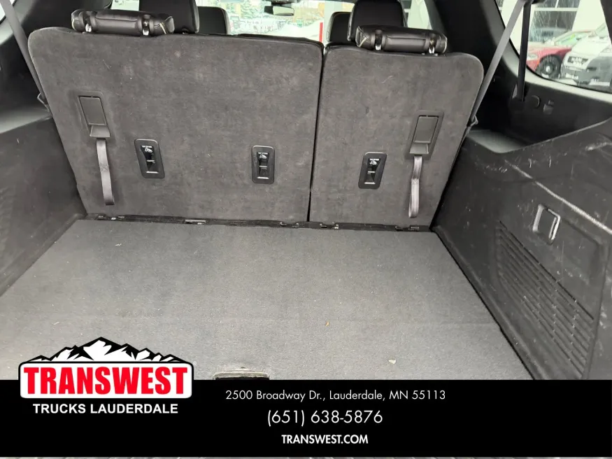 2024 GMC Yukon XL SLT | Photo 17 of 22