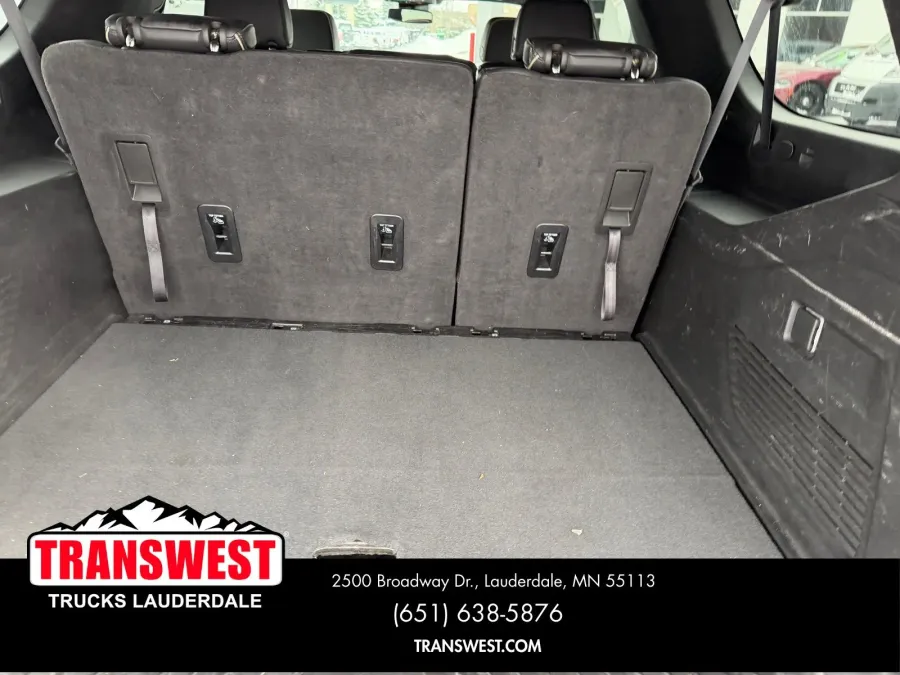 2024 GMC Yukon XL SLT | Photo 17 of 22