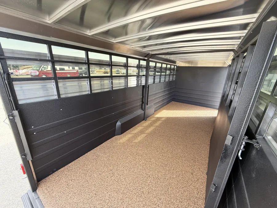 2026 Logan Coach Stock Combo | Photo 14 of 19