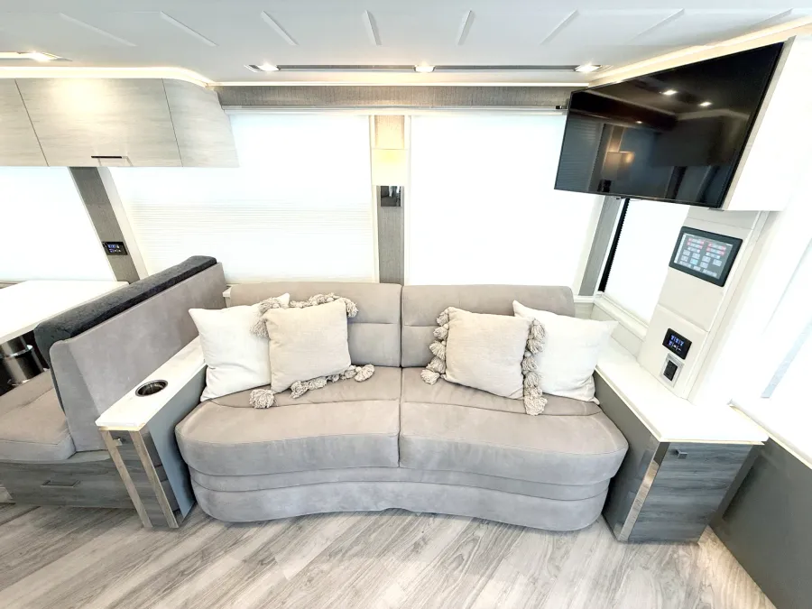 2023 Emerald Prevost H3-45 Triple Slide | Photo 8 of 35