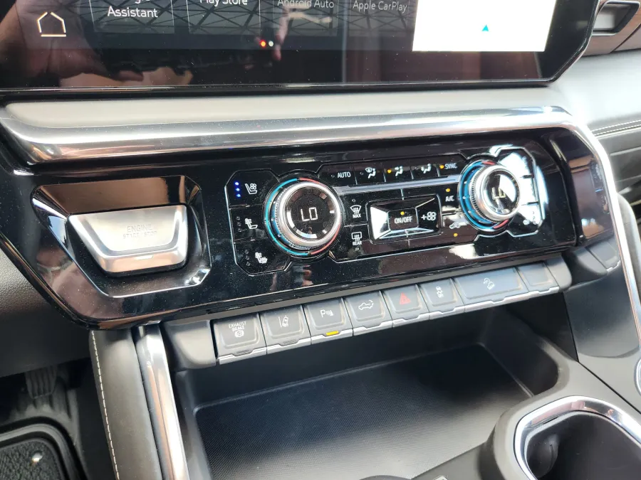 2025 GMC Sierra 2500HD Denali Ultimate | Photo 26 of 31