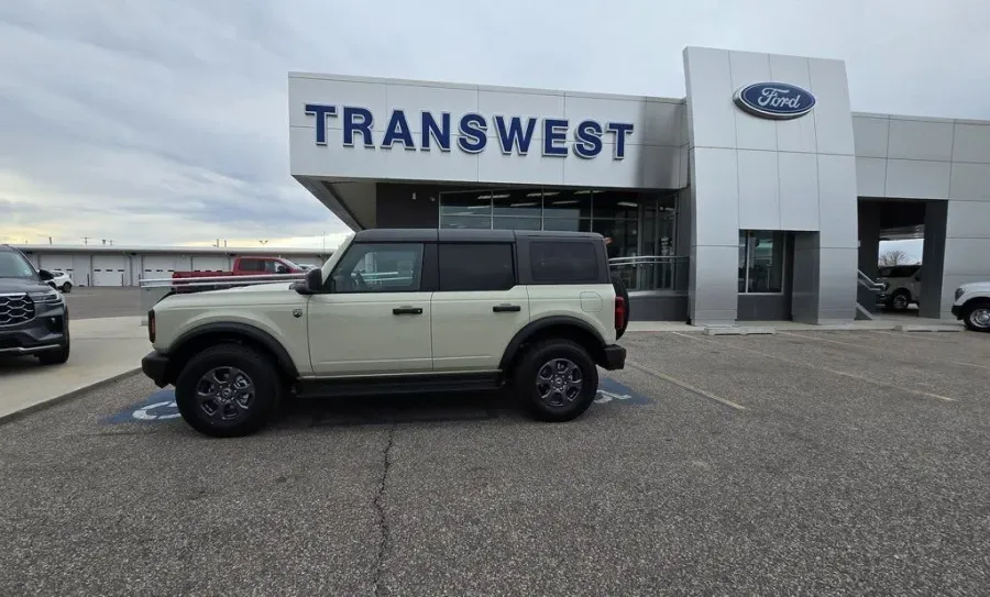 2025 Ford Bronco | Photo 1 of 29