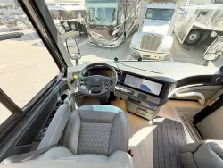 2026 Newmar King Aire 4531 | Thumbnail Photo 7 of 35