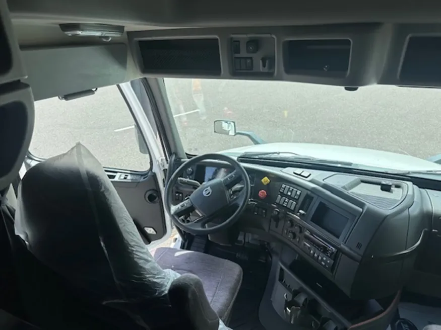 2022 Volvo VNL | Photo 15 of 16