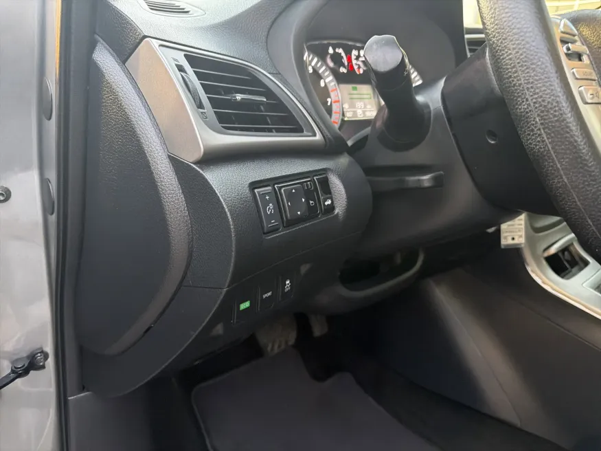 2014 Nissan Sentra FE+ SV | Photo 12 of 18