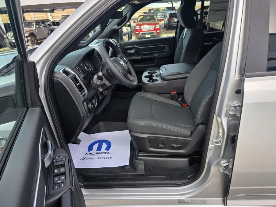 2026 RAM 2500 Big Horn | Photo 9 of 25