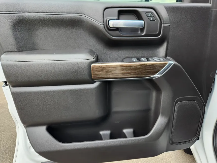 2021 Chevrolet Silverado 1500 LT | Photo 5 of 31