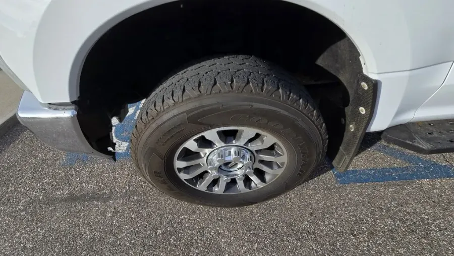 2019 Ford F-350 | Photo 9 of 27