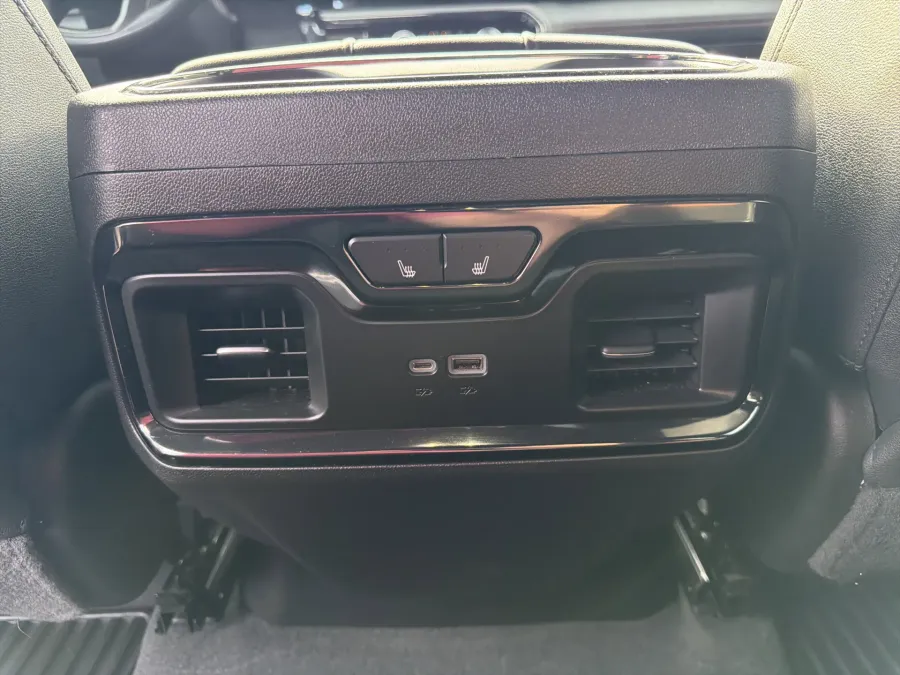 2023 GMC Sierra 1500 AT4 | Photo 10 of 22