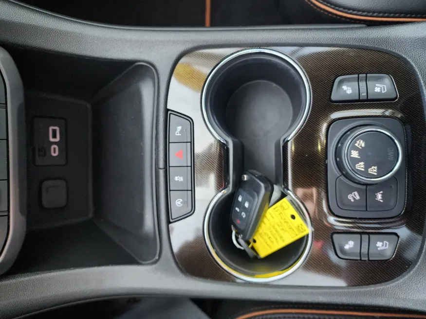 2023 GMC Acadia AT4 | Photo 25 of 29