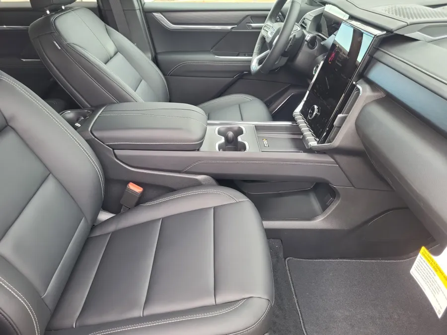 2026 GMC Acadia AWD Elevation | Photo 9 of 24