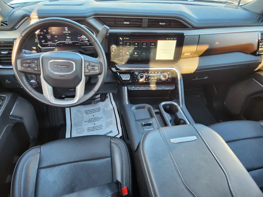 2024 GMC Sierra 2500HD Denali | Photo 11 of 31