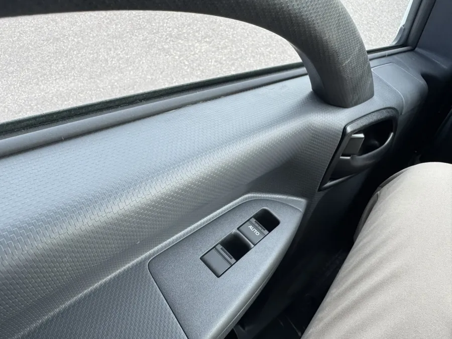 2025 Isuzu NRR | Photo 20 of 24