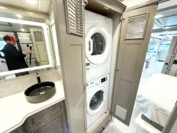 2026 Newmar London Aire 4551 | Thumbnail Photo 19 of 33