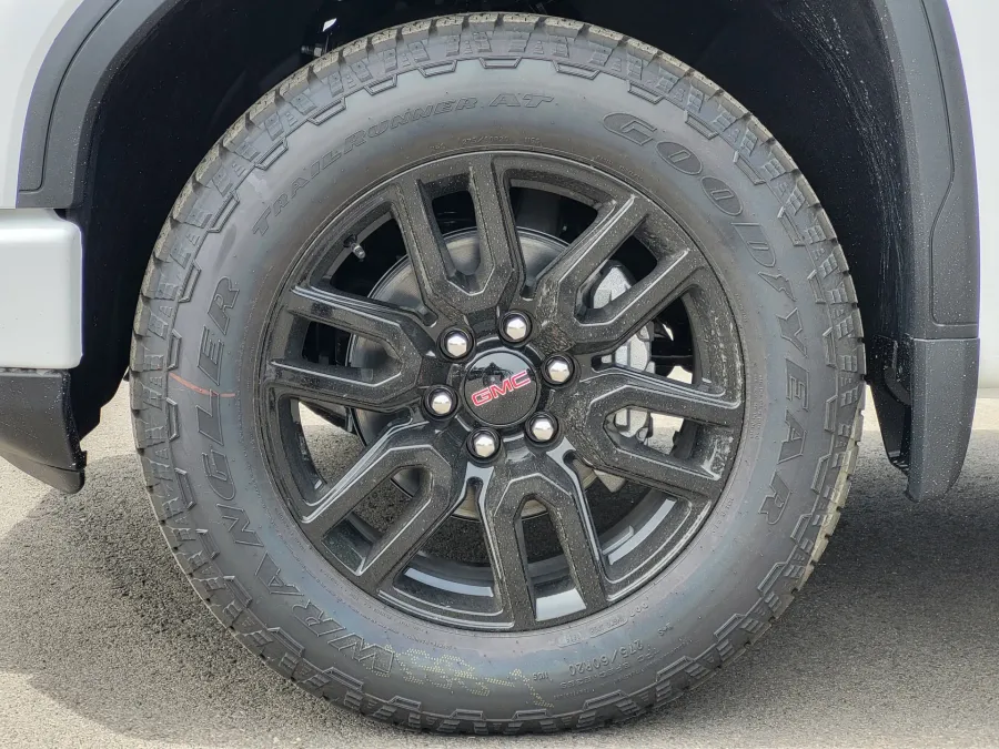 2026 GMC Sierra 1500 Elevation | Photo 9 of 24
