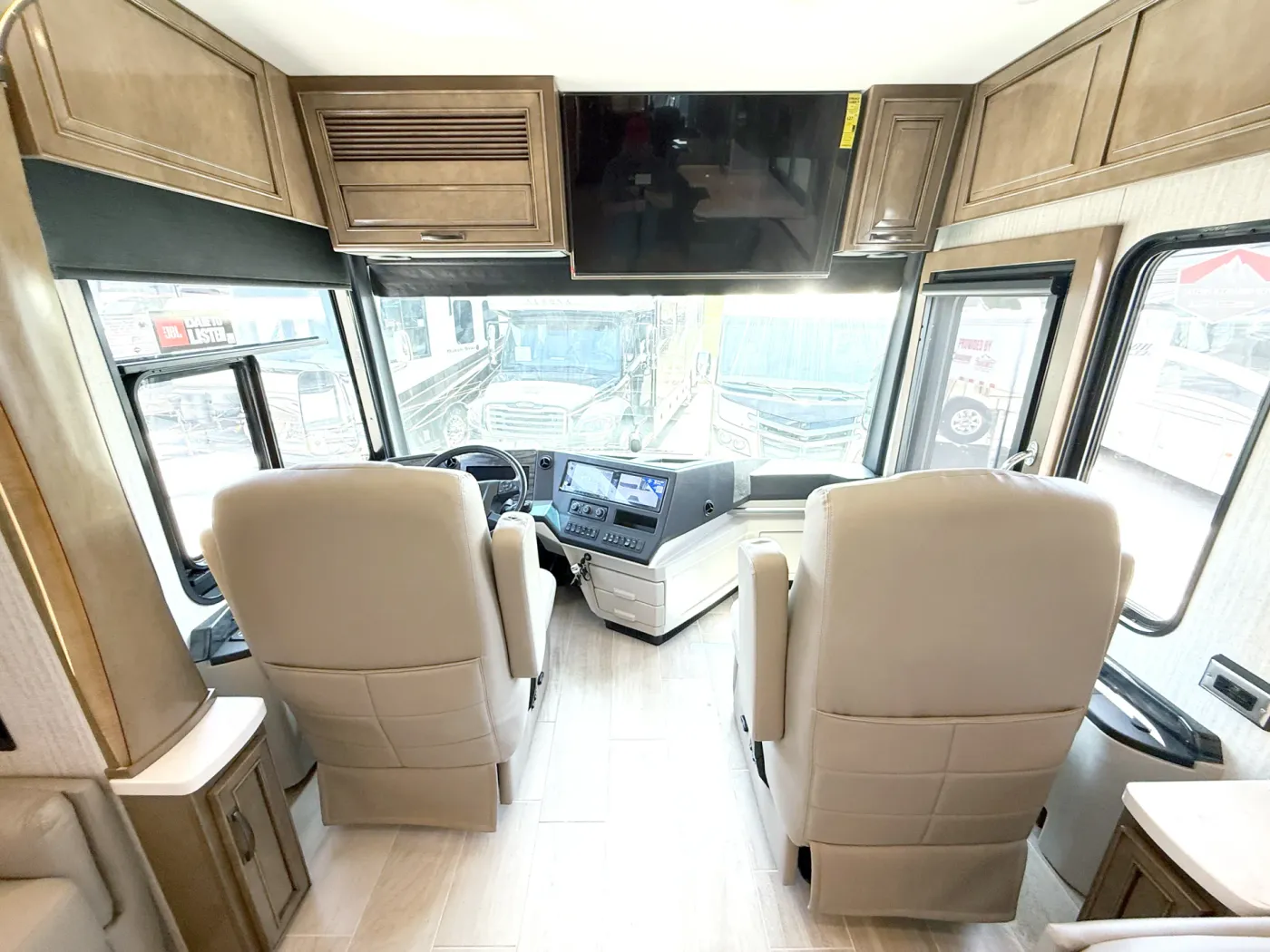 2026 Newmar Dutch Star 4081 | Photo 5 of 32