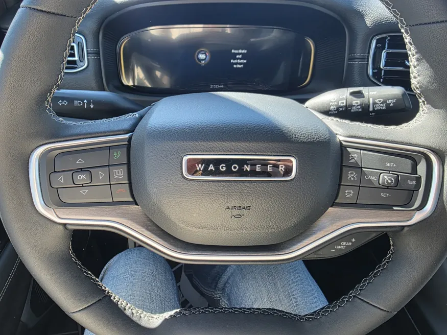 2025 Jeep Wagoneer L Base | Photo 26 of 36