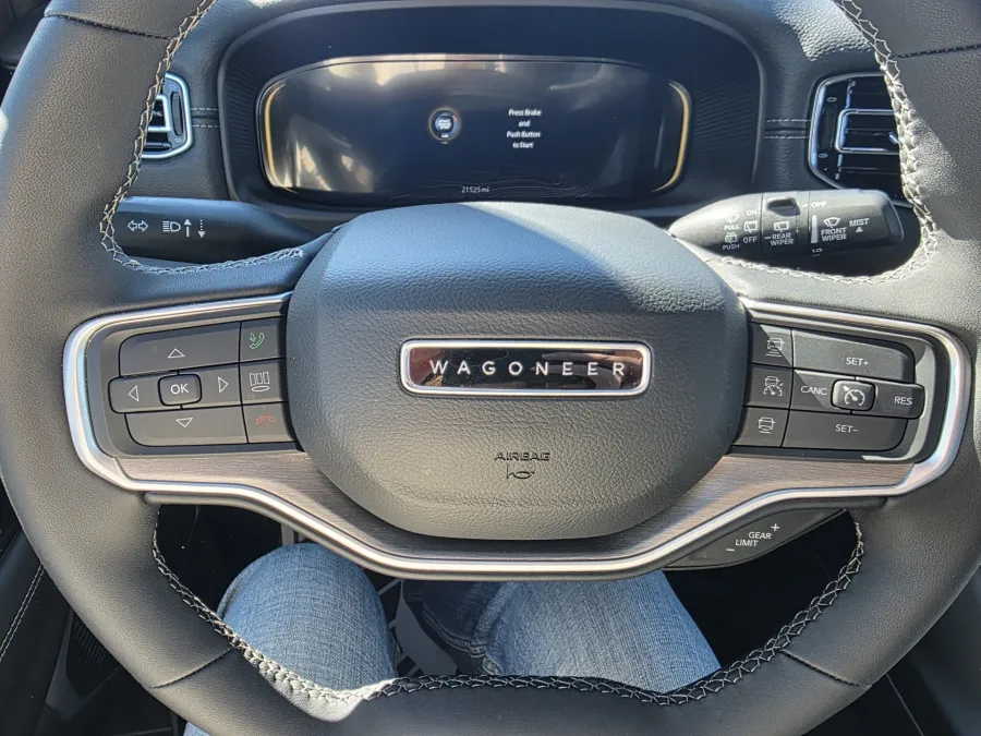 2025 Jeep Wagoneer L Base | Photo 26 of 36