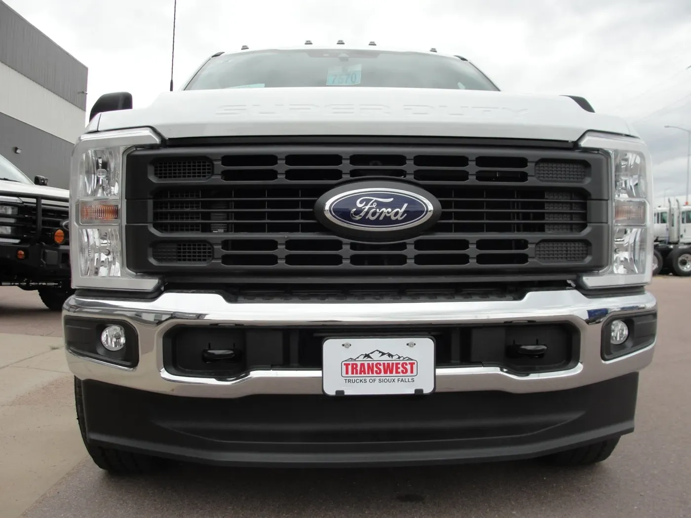 2026 Ford F-350 | Photo 5 of 14