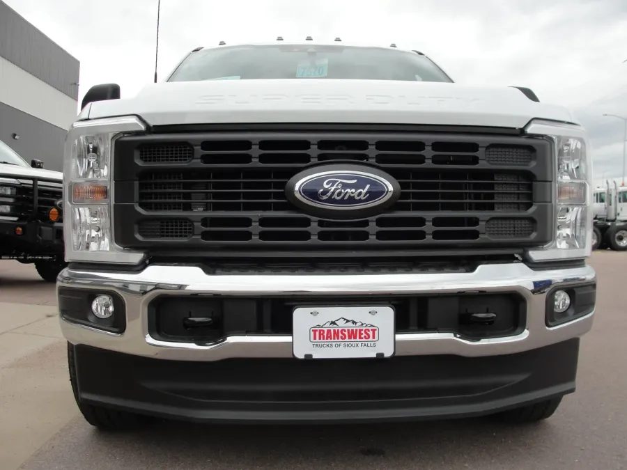 2026 Ford F-350 | Photo 5 of 14