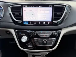 2024 Chrysler Pacifica Touring L | Thumbnail Photo 12 of 24