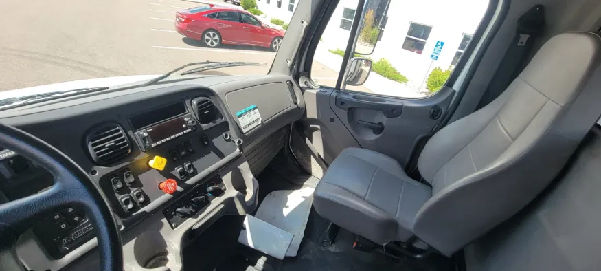 2024 Freightliner M2 106 | Photo 11 of 12