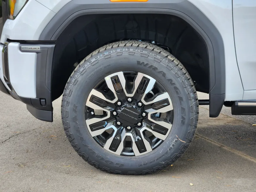 2026 GMC Sierra 2500HD Denali Ultimate | Photo 21 of 31