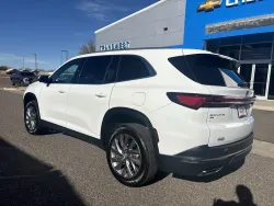 2025 Buick Enclave Preferred | Thumbnail Photo 2 of 24