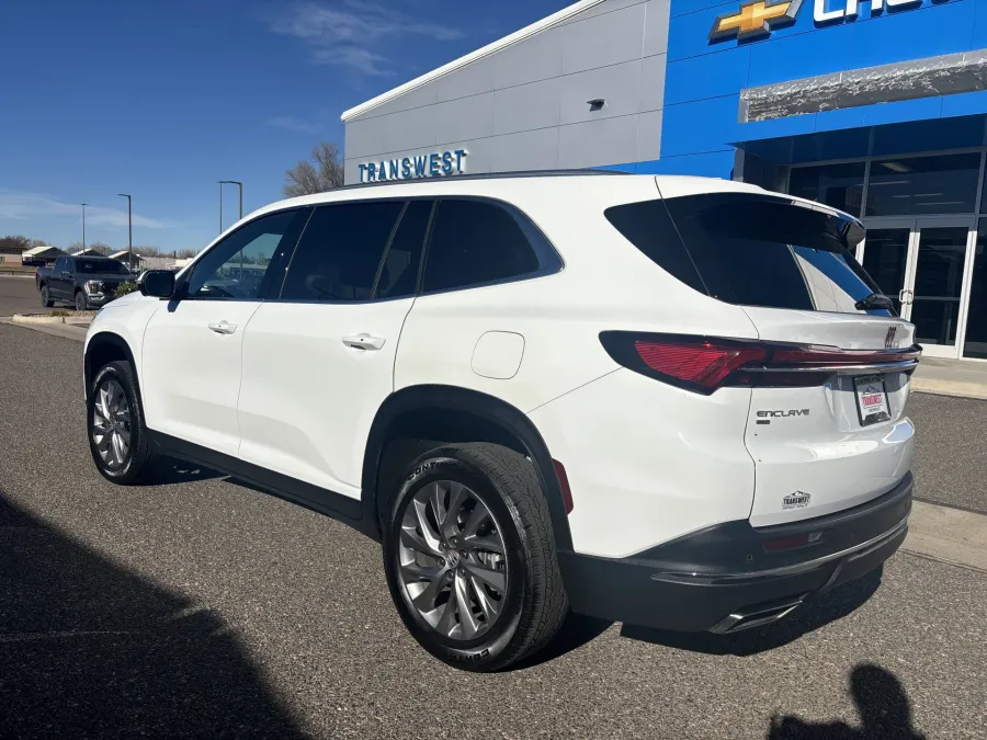 2025 Buick Enclave Preferred | Photo 2 of 24