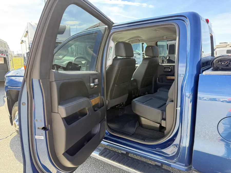 2016 Chevrolet Silverado 3500 LTZ | Photo 10 of 22