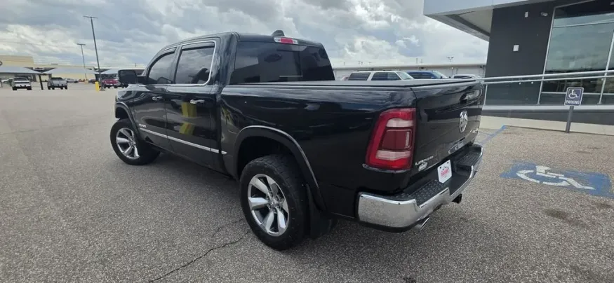 2022 RAM 1500 | Photo 8 of 35