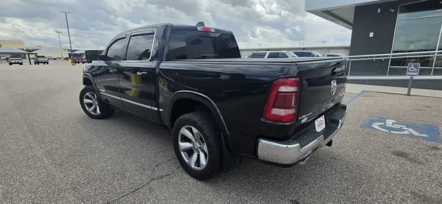 2022 RAM 1500 | Photo 8 of 35