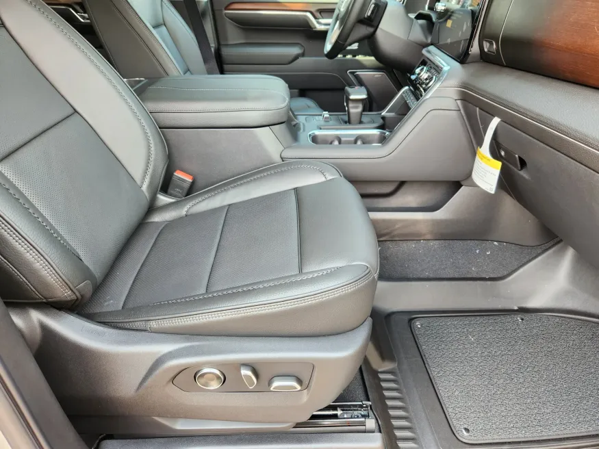 2026 GMC Sierra 1500 Denali | Photo 18 of 31