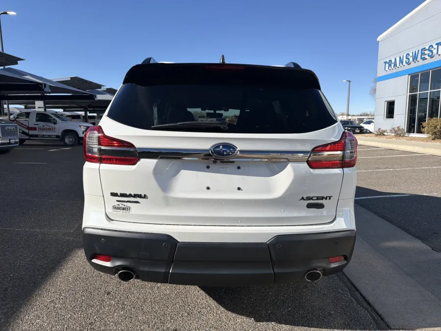 2022 Subaru Ascent Onyx Edition | Photo 3 of 25