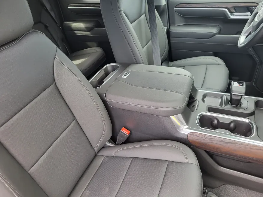 2026 GMC Sierra 1500 SLT | Photo 12 of 26