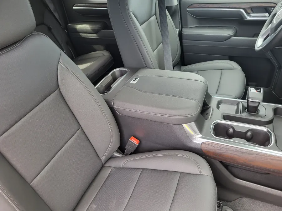 2026 GMC Sierra 1500 SLT | Photo 12 of 26