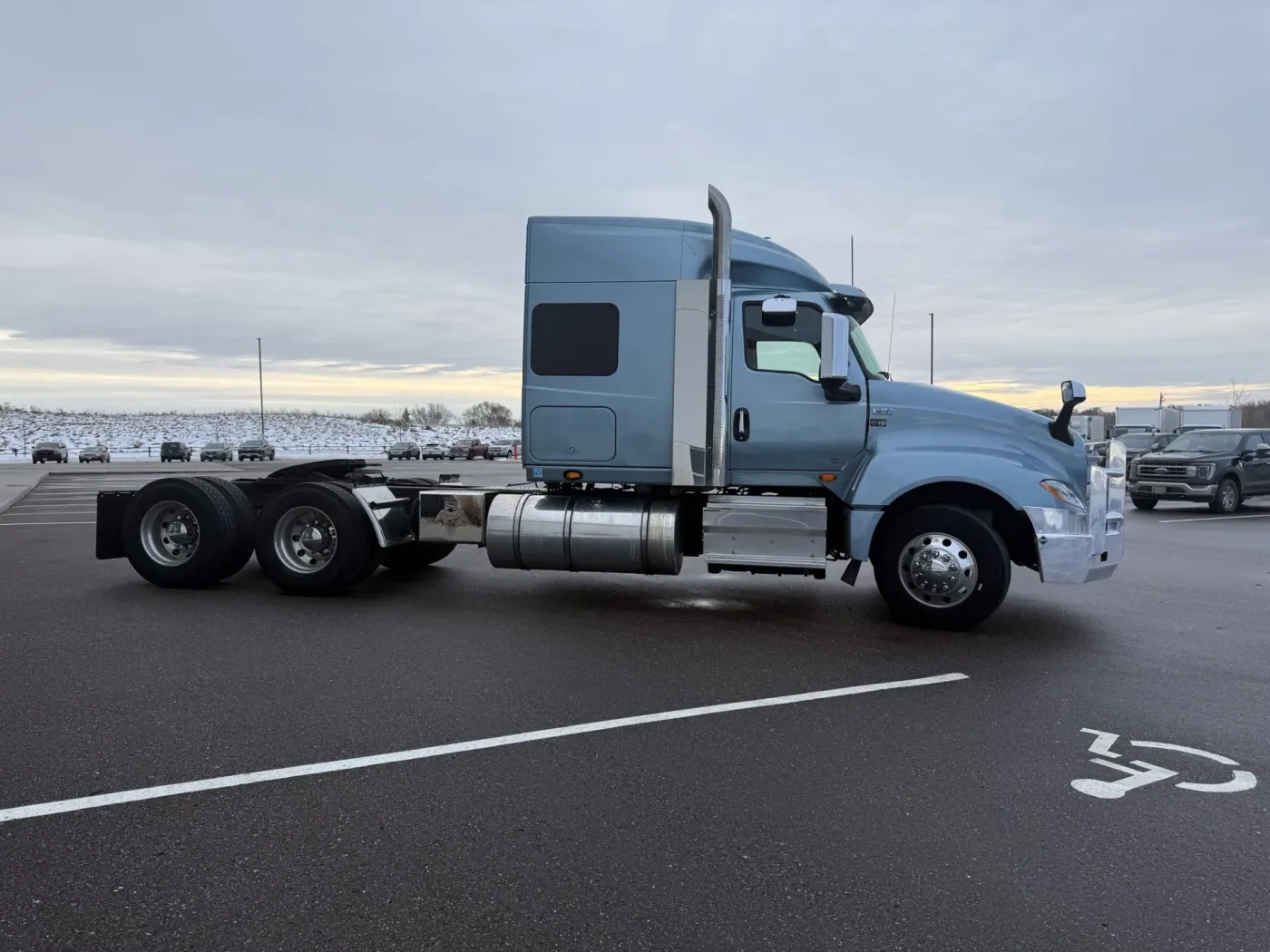 2019 International LT625 | Photo 4 of 15