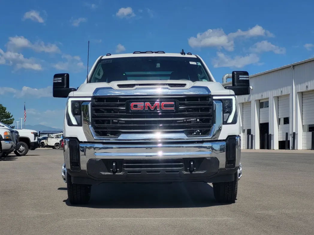 2026 GMC Sierra 3500HD CC Pro 